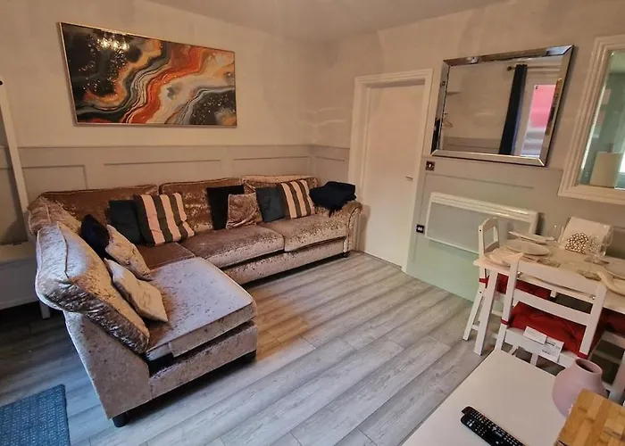 The Red House, 2 Bed Flat In Bristol