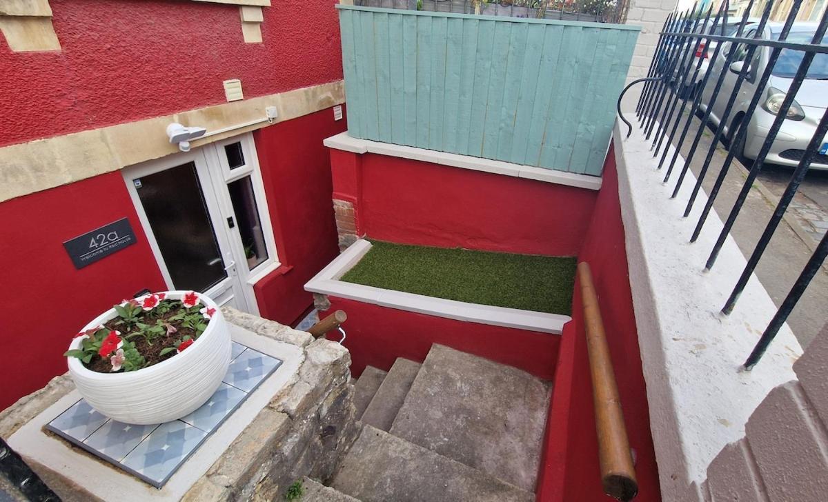 The Red House, 2 Bed Flat In * Bristol